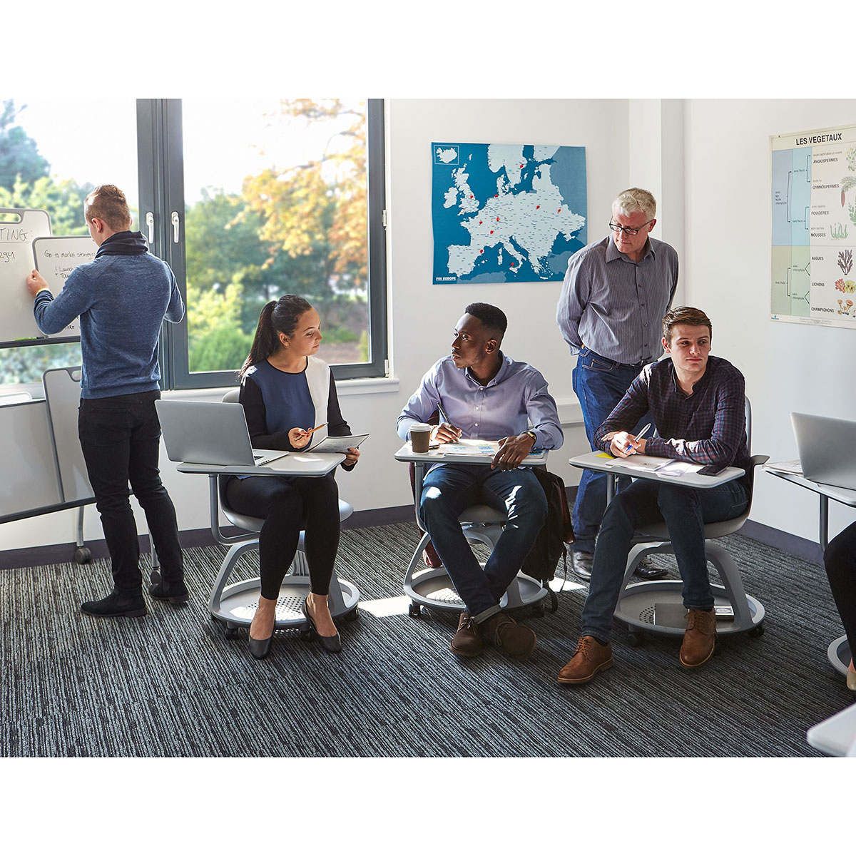 Steelcase NODE Seminarstuhl mit Schreibtablar Aktionsmodell Babyblau Steelcase NODE Seminarstuhl mit Schreibtablar Aktionsmodell Babyblau