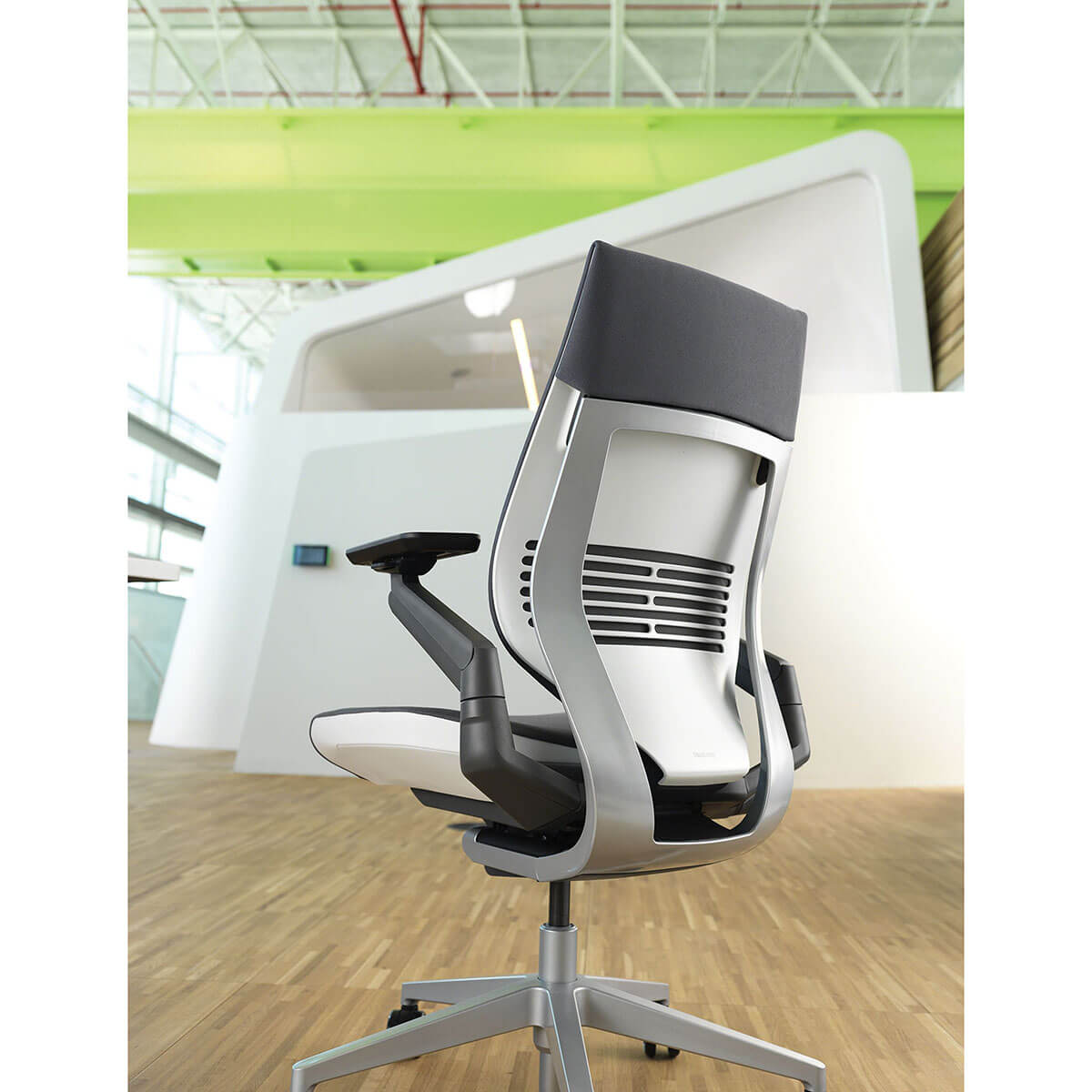 Steelcase GESTURE Executive Bürostuhl mit Lederbezug und Kopfstütze