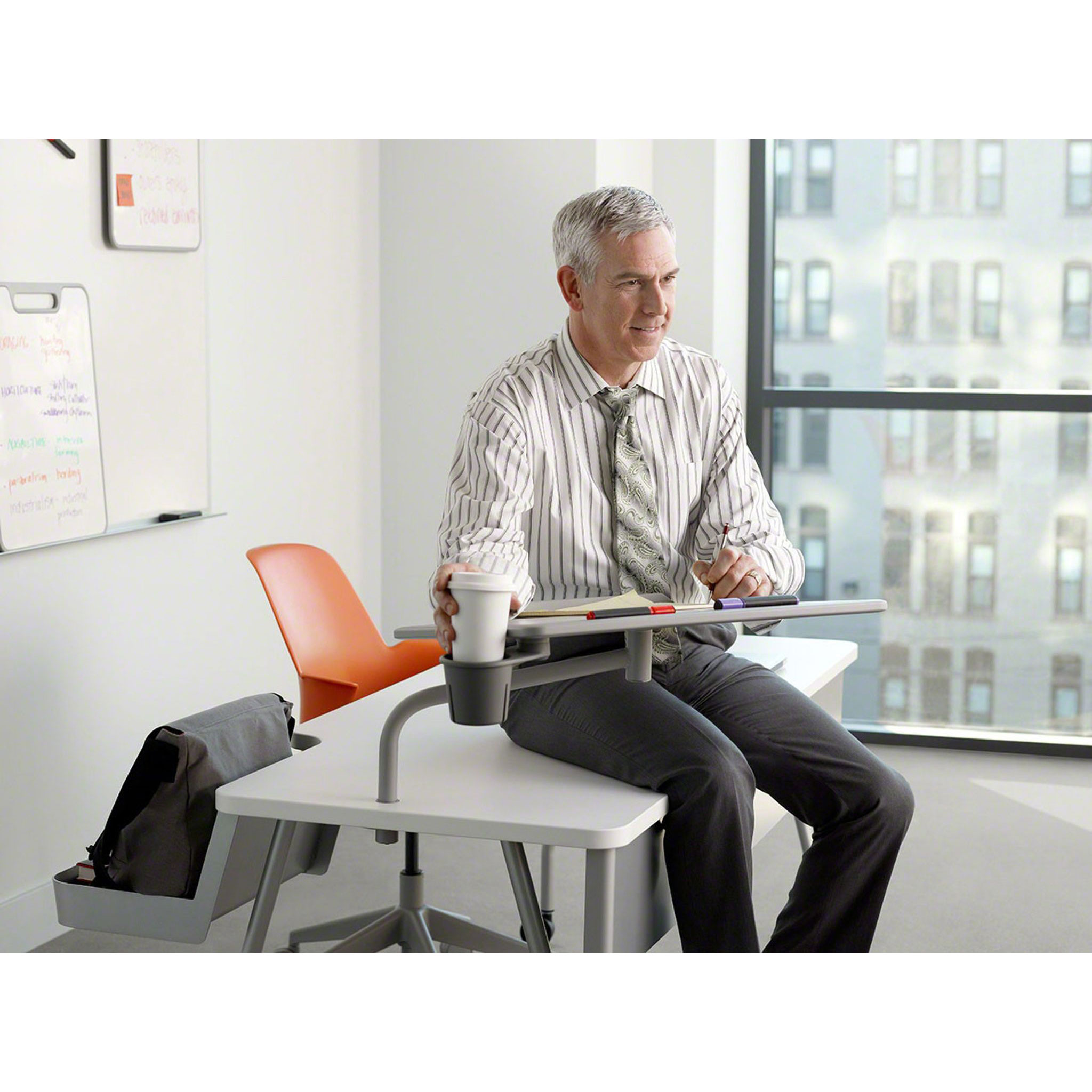 Steelcase VERB Studenten- und Seminartisch rechteckig, 1400 x 700 mm Steelcase VERB Studenten- und Seminartisch rechteckig, 1400 x 700 mm