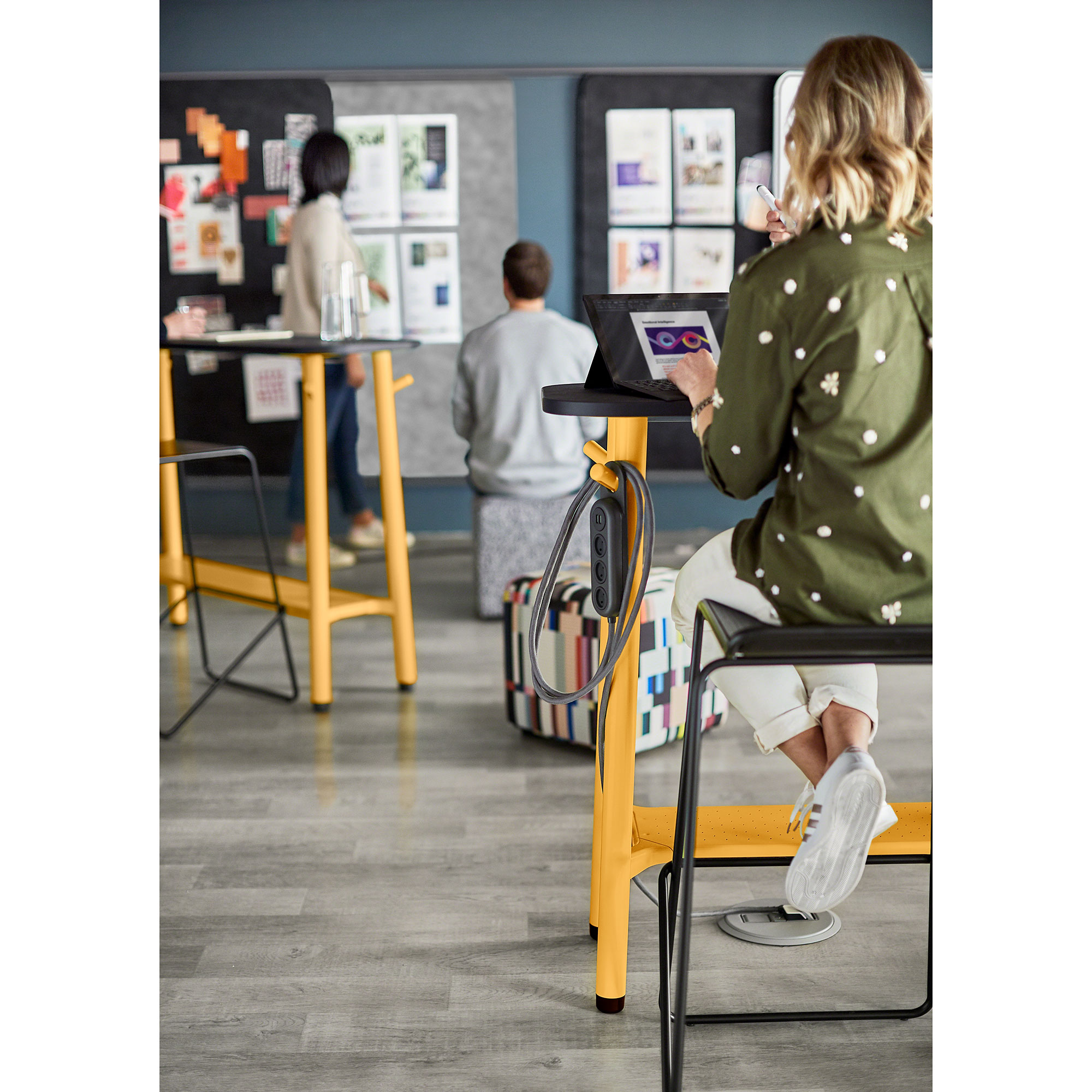 Steelcase Flex Collection Stehtisch mit Rollen, konfigurierbar