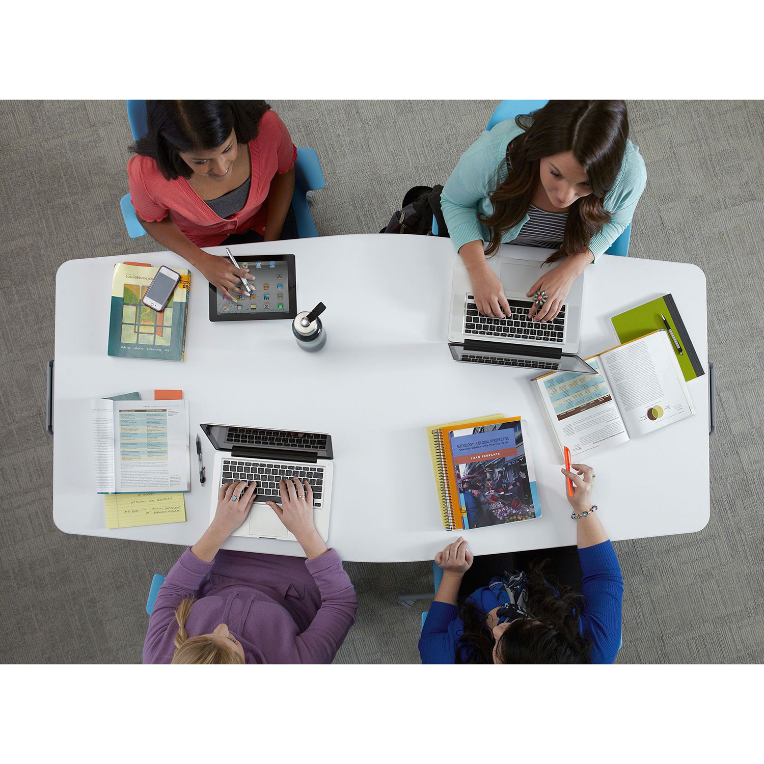 Steelcase VERB Studenten- und Seminartisch rechteckig, 750 x 700 mm Steelcase VERB Studenten- und Seminartisch rechteckig, 750 x 700 mm