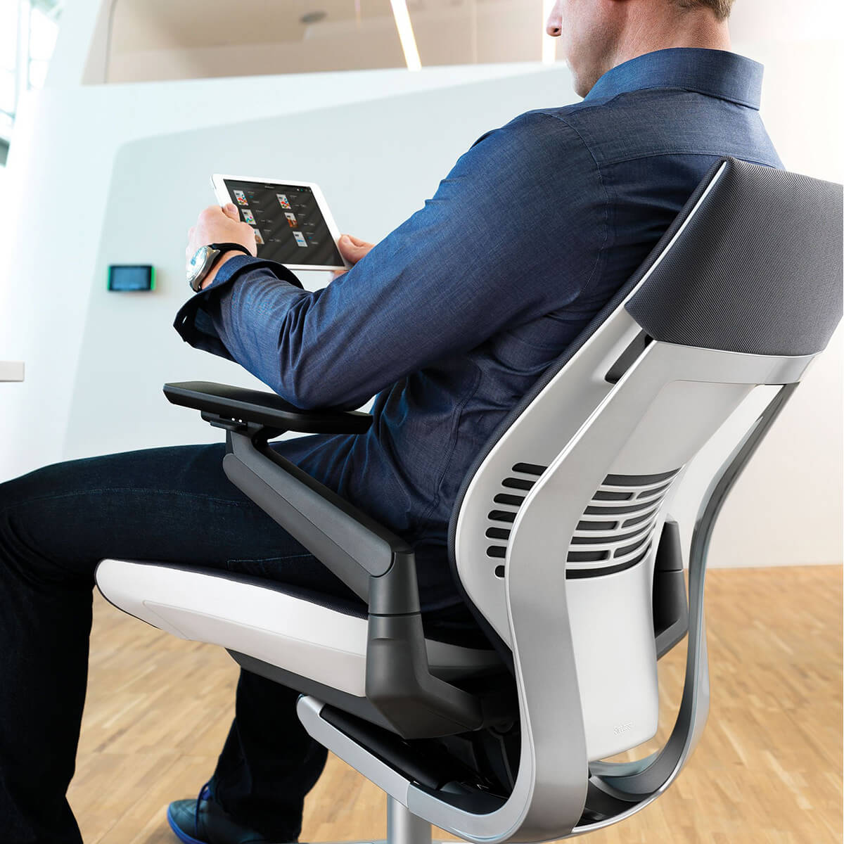 Steelcase GESTURE Bürodrehstuhl mit Stofftop Steelcase GESTURE Bürodrehstuhl mit Stofftop