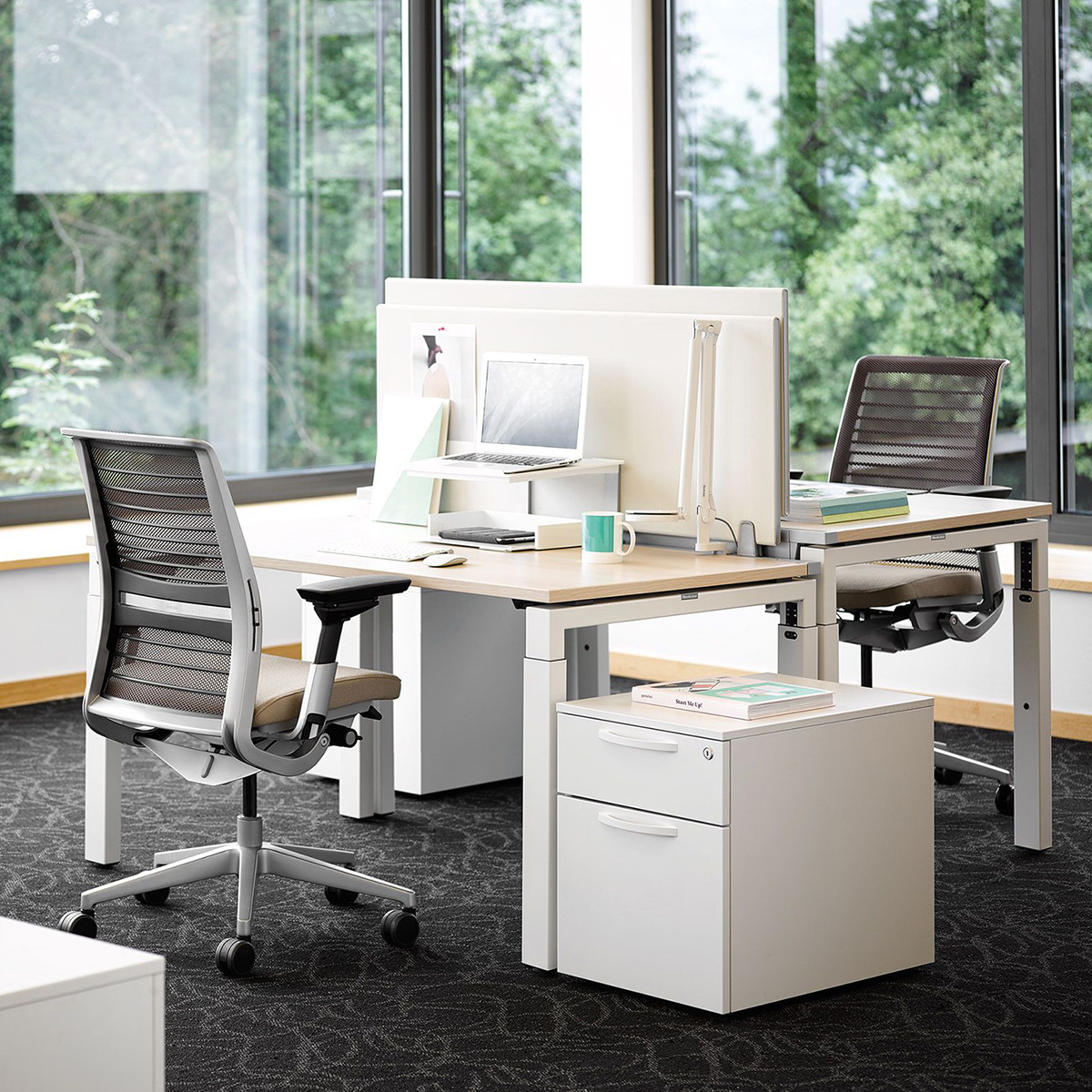 Steelcase THINK ergonomischer Arbeitsstuhl mit Netzrücken