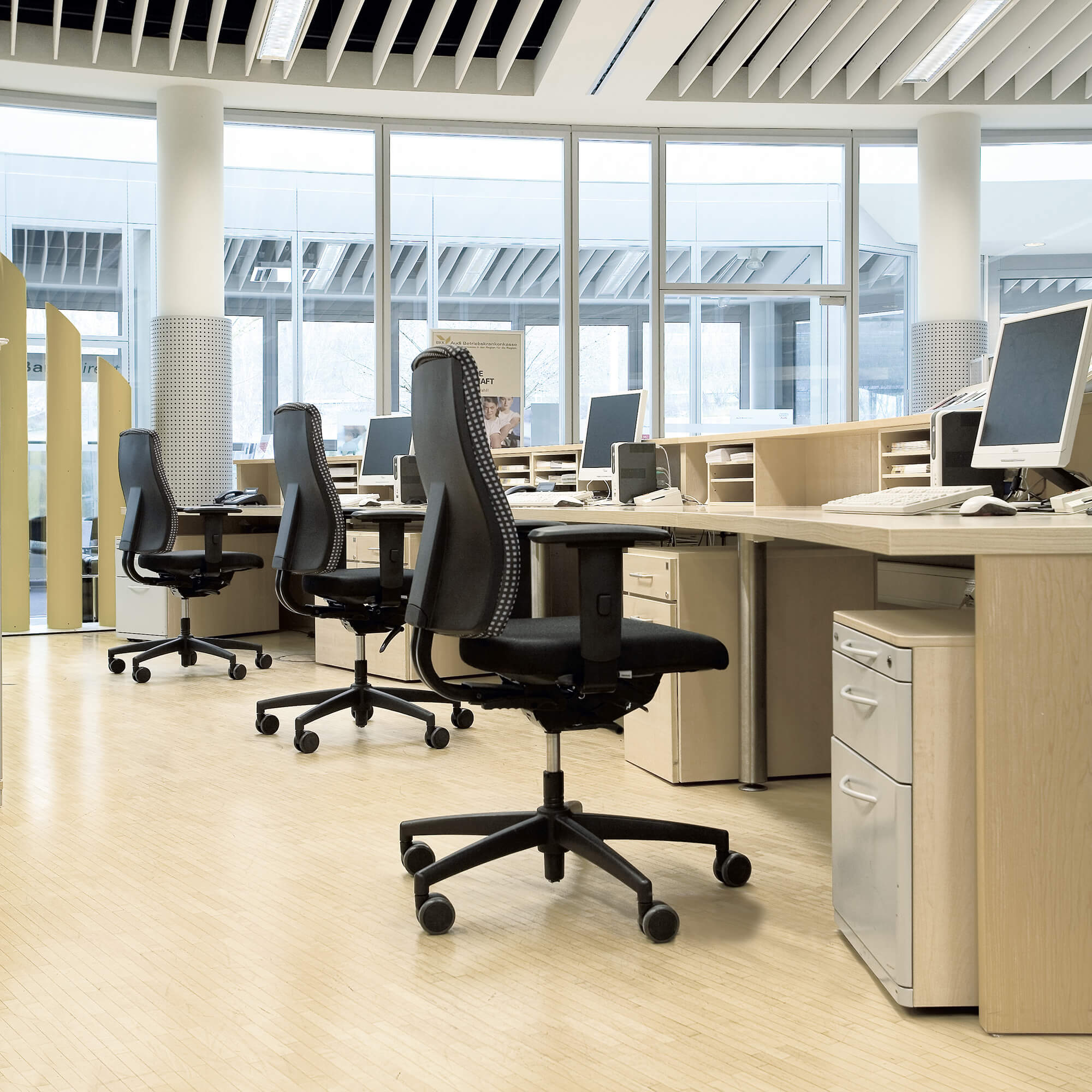 Interstuhl GOAL 322G Bürostuhl mit hoher Rückenlehne und Nackenstütze Interstuhl GOAL 322G Bürostuhl mit hoher Rückenlehne und Nackenstütze