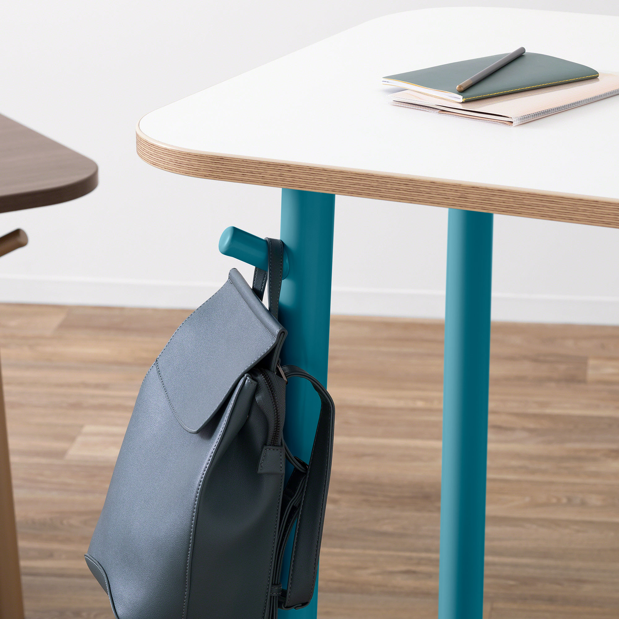 Steelcase Flex Collection Schreibtisch auf Rollen, einfach zu bewegen Steelcase Flex Collection Schreibtisch auf Rollen, einfach zu bewegen