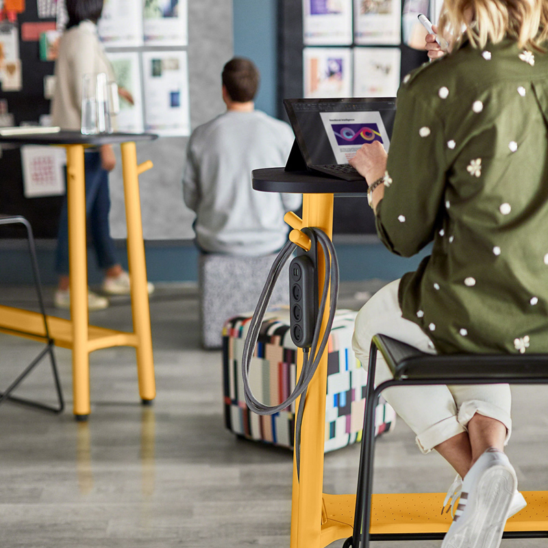 Interstuhl HUB HU037 Hocker für flexible Sitzmöglichkeiten