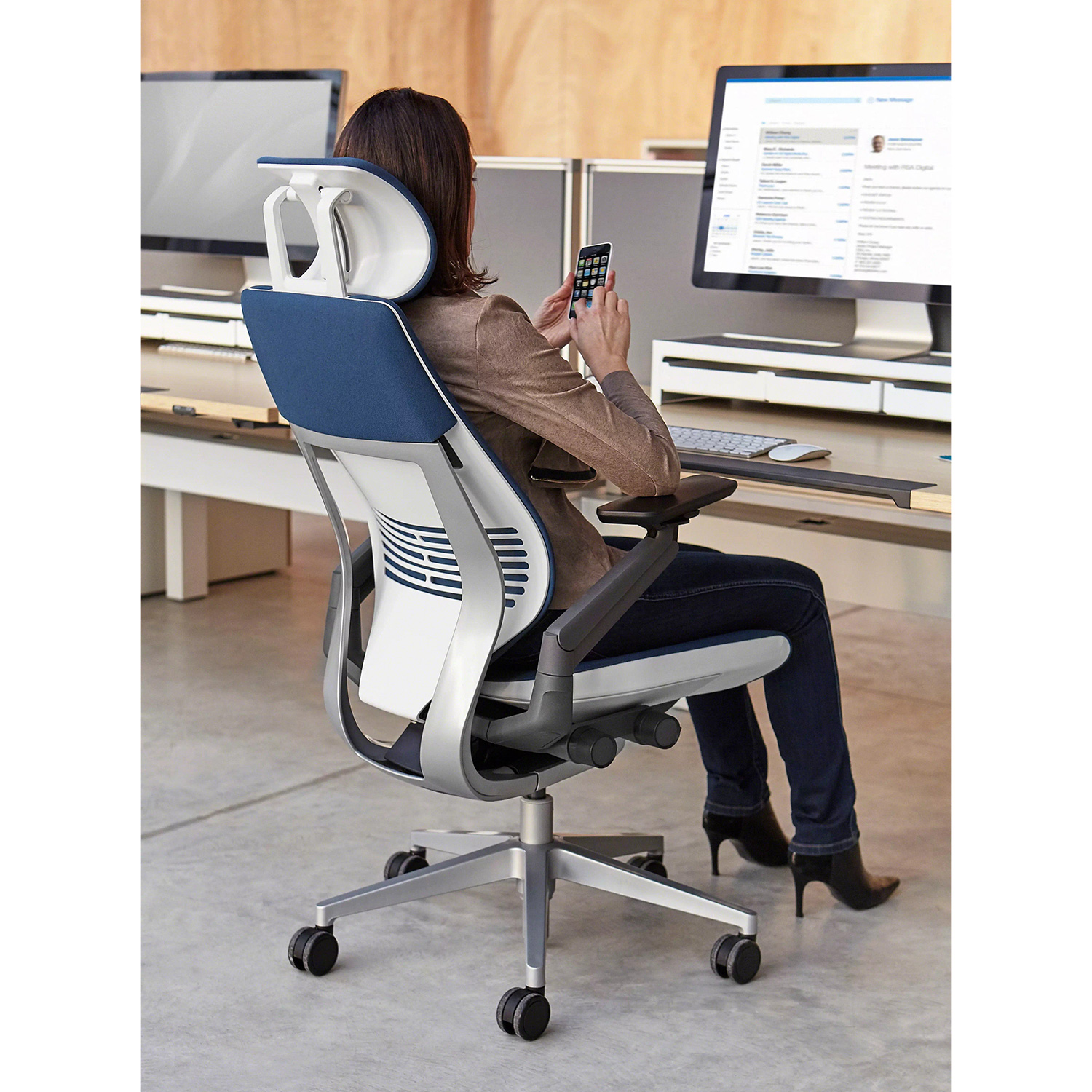 Steelcase GESTURE Bürostuhl HALLOWEEN-Edition Remix Kürbis mit Echtleder-Kopfstütze Steelcase GESTURE Bürostuhl HALLOWEEN-Edition Remix Kürbis mit Echtleder-Kopfstütze