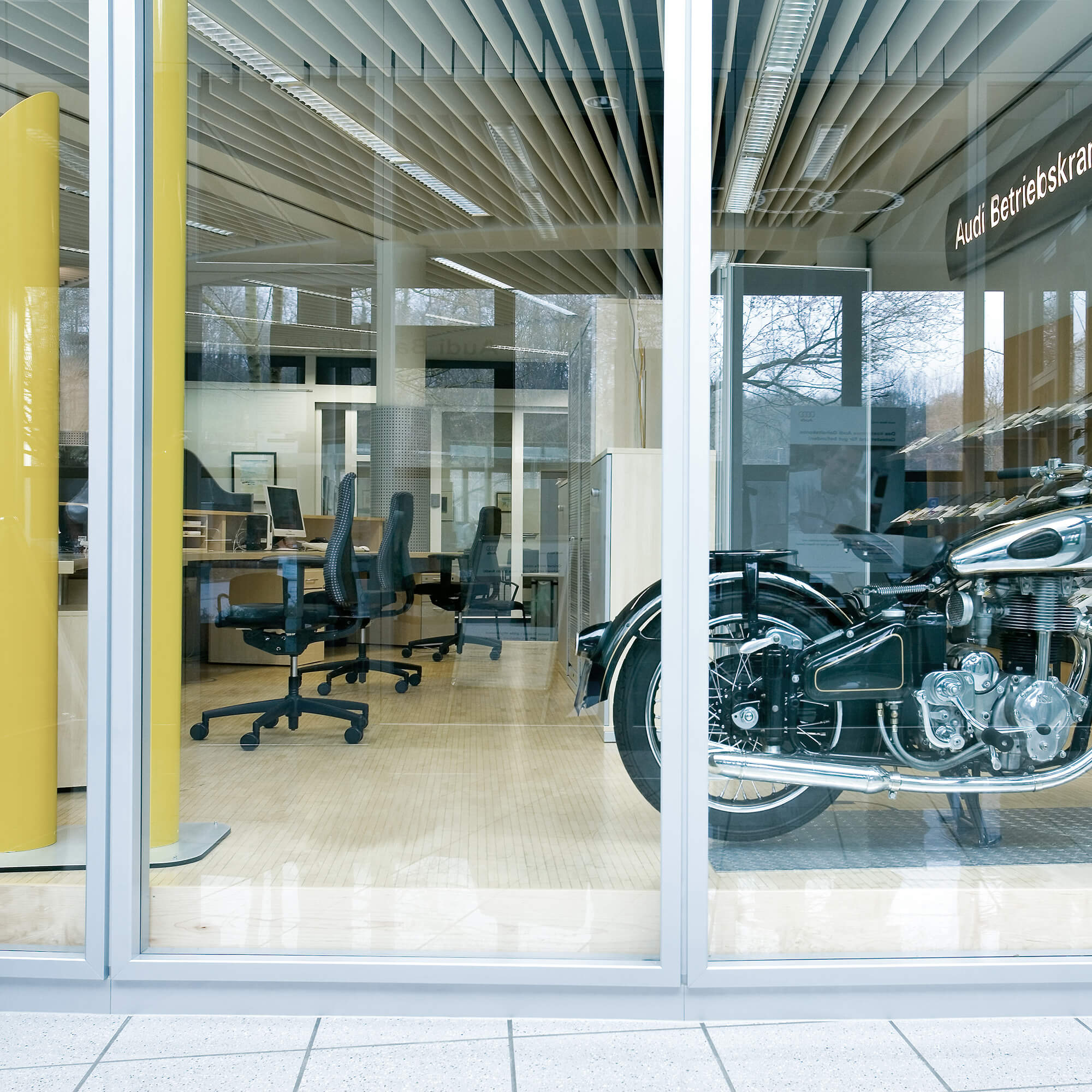 Interstuhl GOAL 322G Bürostuhl mit hoher Rückenlehne und Nackenstütze Interstuhl GOAL 322G Bürostuhl mit hoher Rückenlehne und Nackenstütze