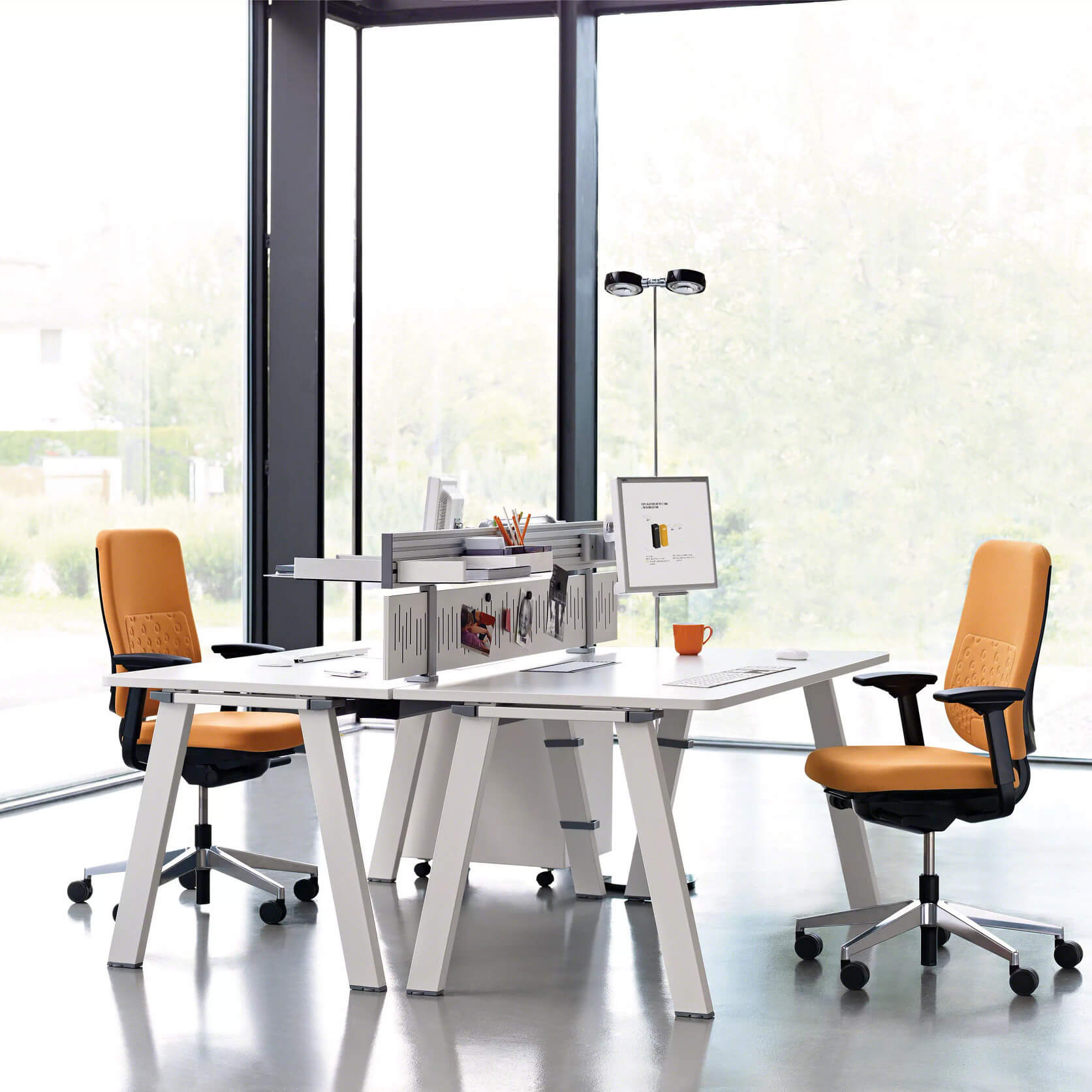 Steelcase AMIA Bürostuhl mit 4D-Armlehnen, Platinum-Edition, konfigurierbar