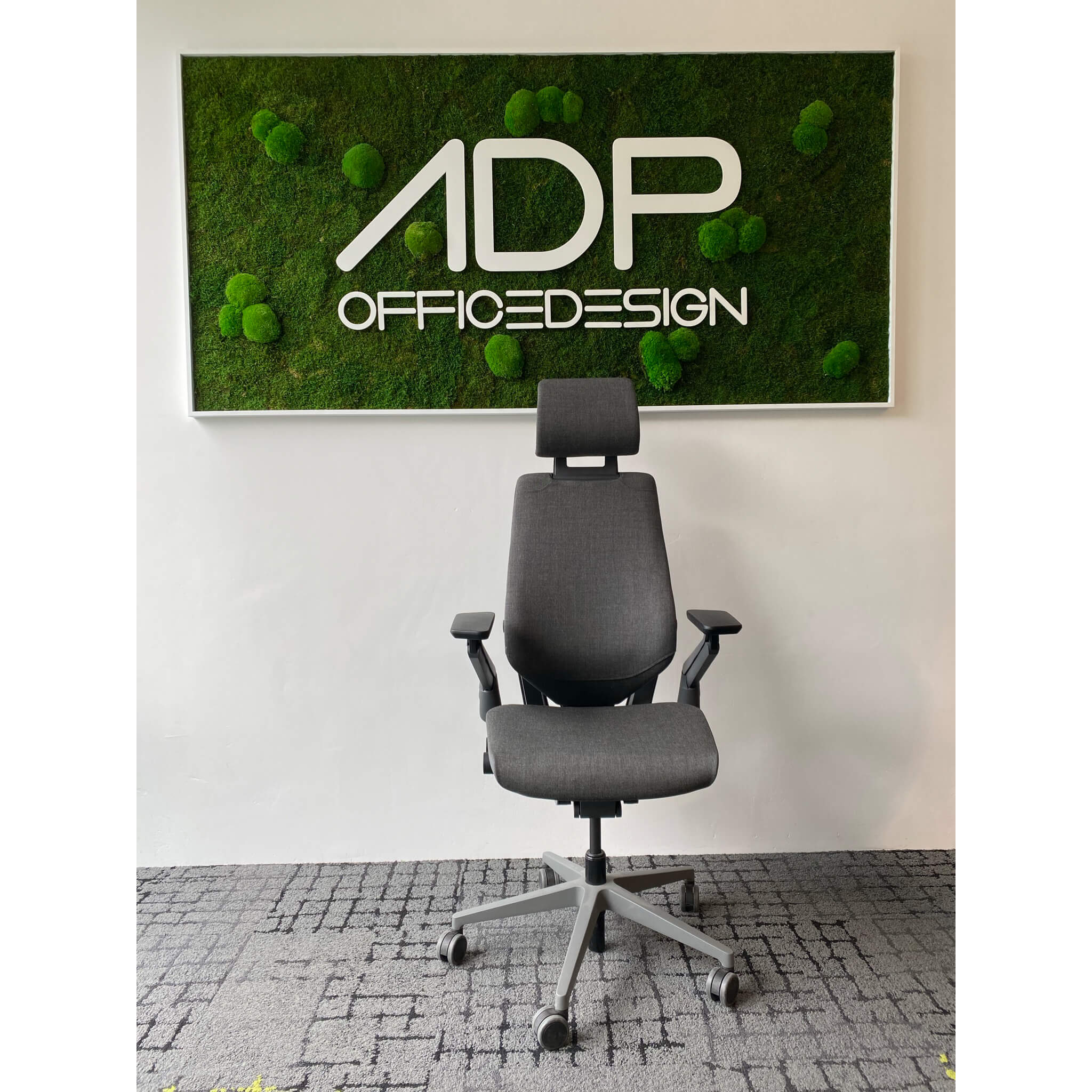 Steelcase GESTURE Gamingstuhl Sondermodell mit REMIX-Bezug und Kopfstütze Steelcase GESTURE Gamingstuhl Sondermodell mit REMIX-Bezug und Kopfstütze