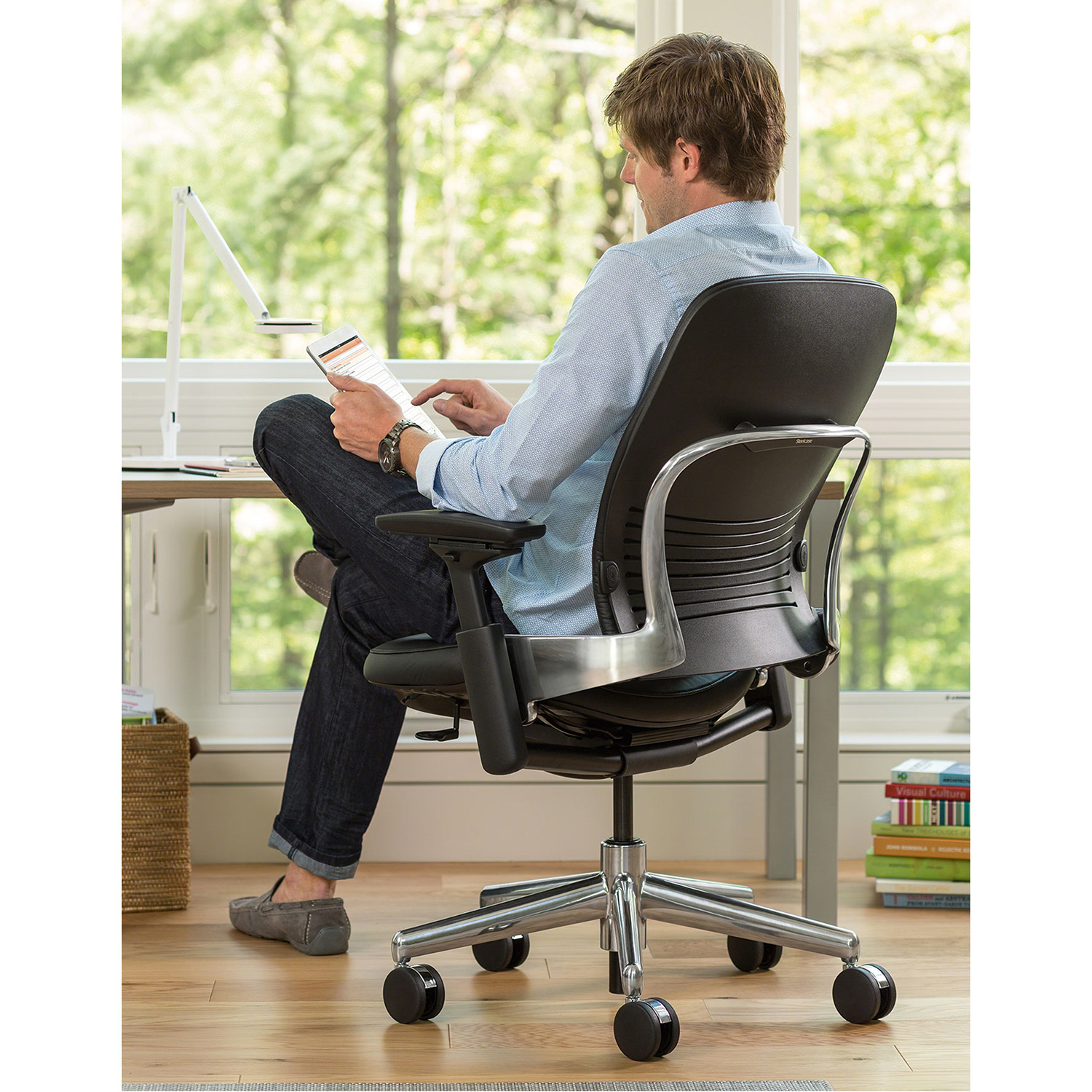 Steelcase LEAP V2 Bürostuhl mit Armlehnen und Lordosenstütze Steelcase LEAP V2 Bürostuhl mit Armlehnen und Lordosenstütze