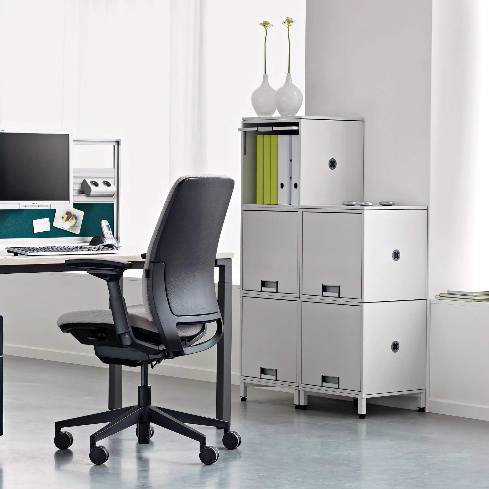 Steelcase AMIA Bürostuhl mit 4D-Armlehnen, Platinum-Edition, konfigurierbar