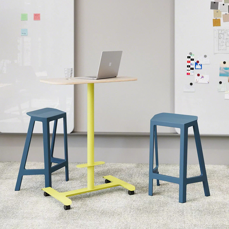 Interstuhl HUB HU037 Hocker für flexible Sitzmöglichkeiten